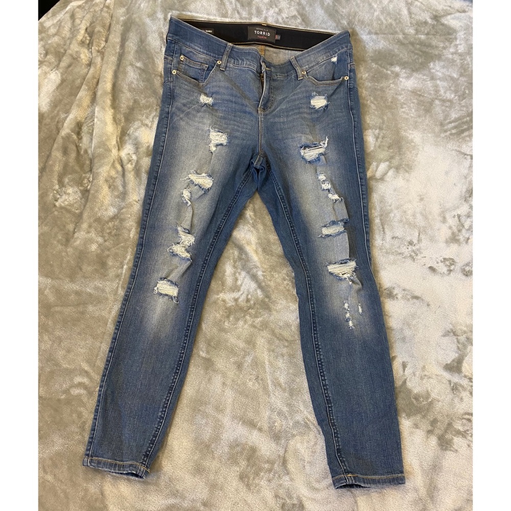 NWOT torrid bombshell skinny premium jeans